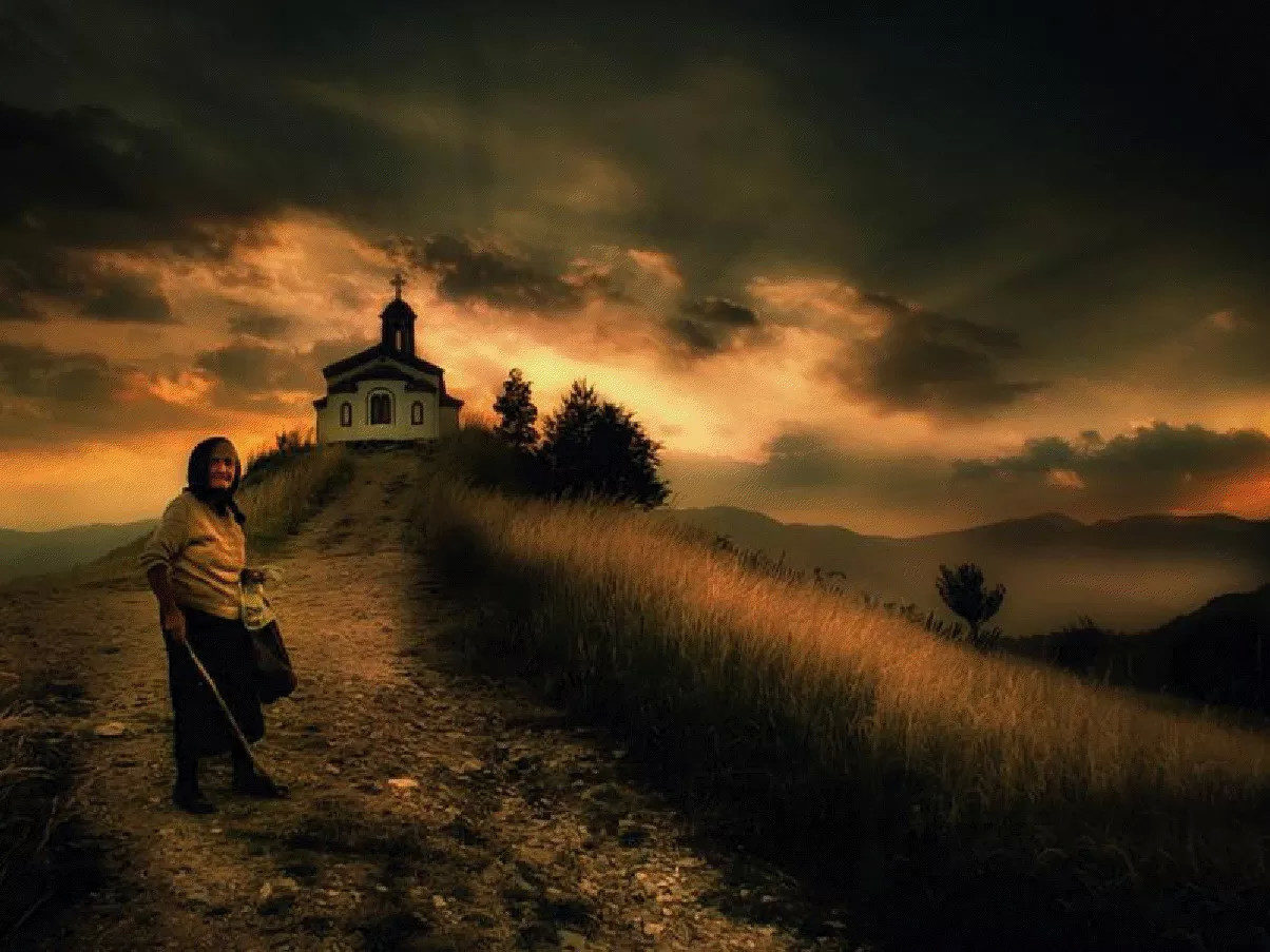 Человек церкви читать. Странник в пути. Человек на фоне церкви. Дорога к Богу. Одинокая Церковь в поле.